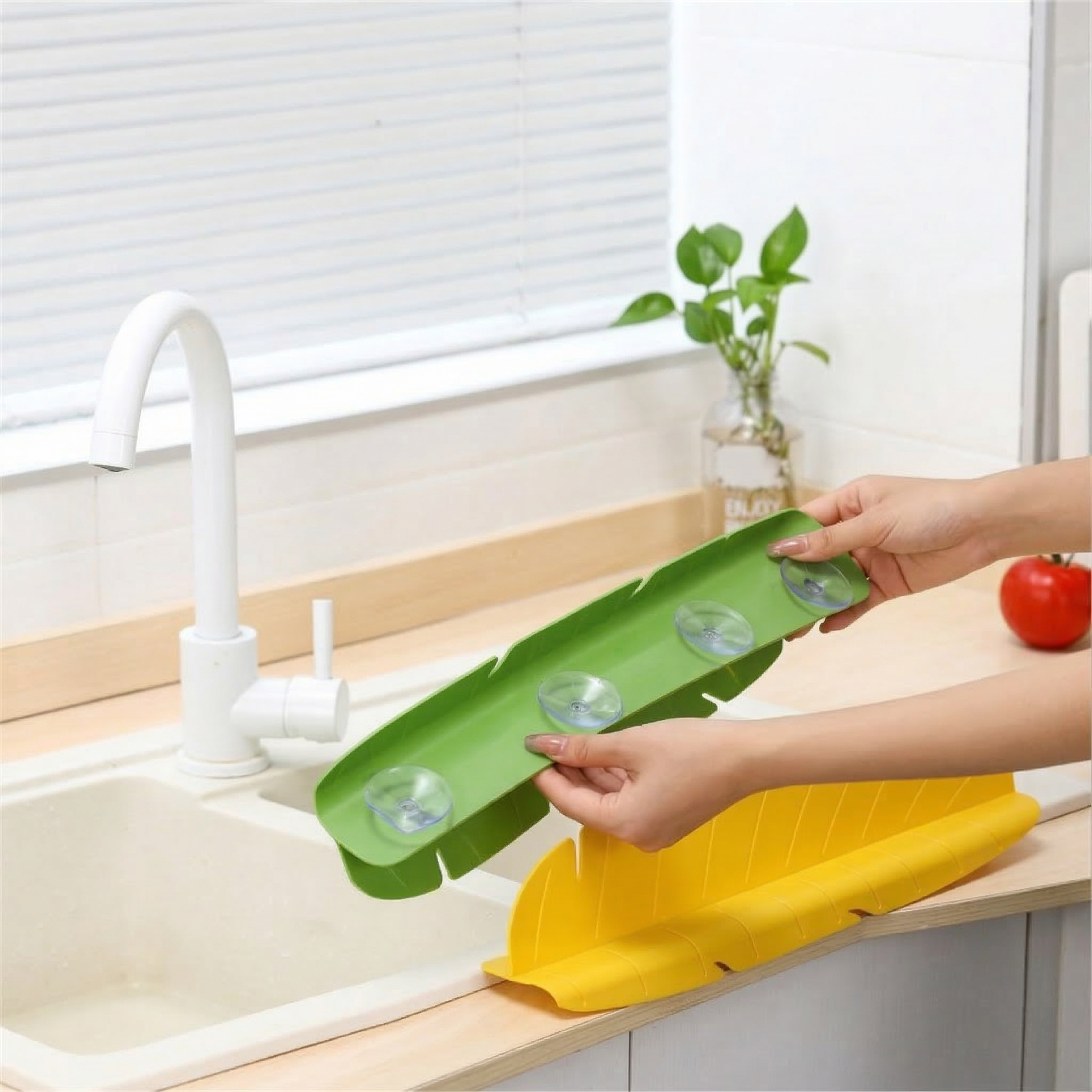 Sink splash guard